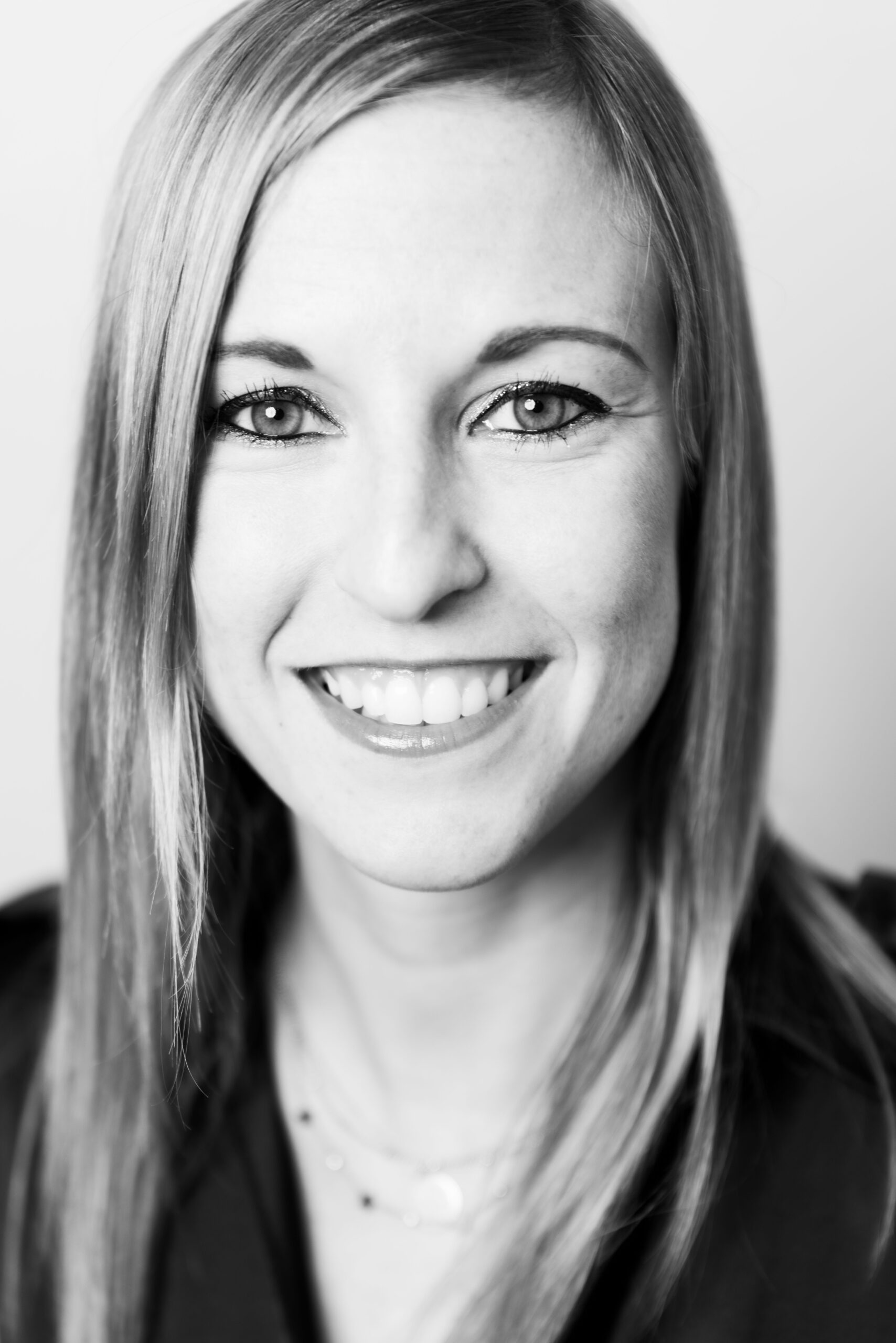 LAURA DAEDER<